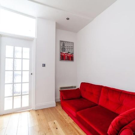 Spacious Retreat 2-Bed In Popular Camden Town Londres Exterior foto