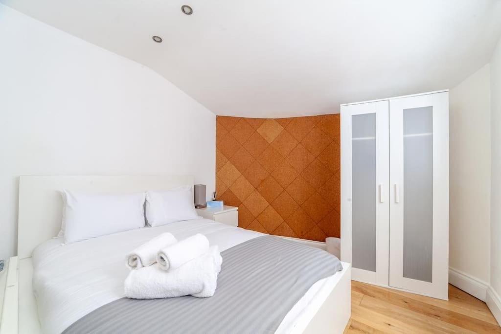 Spacious Retreat 2-Bed In Popular Camden Town Londres Exterior foto