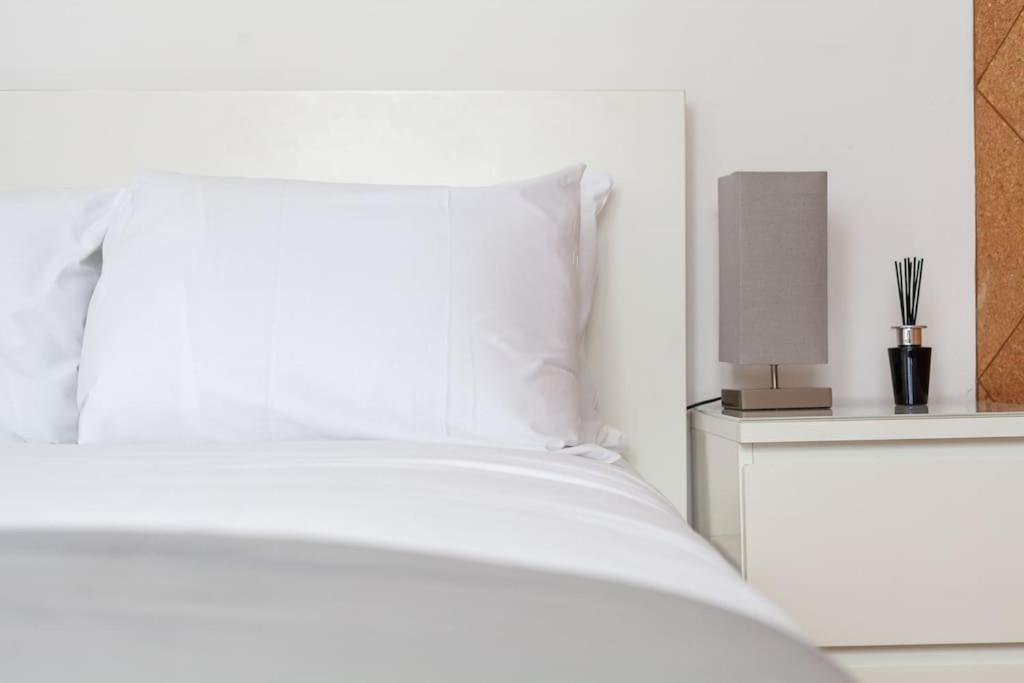Spacious Retreat 2-Bed In Popular Camden Town Londres Exterior foto